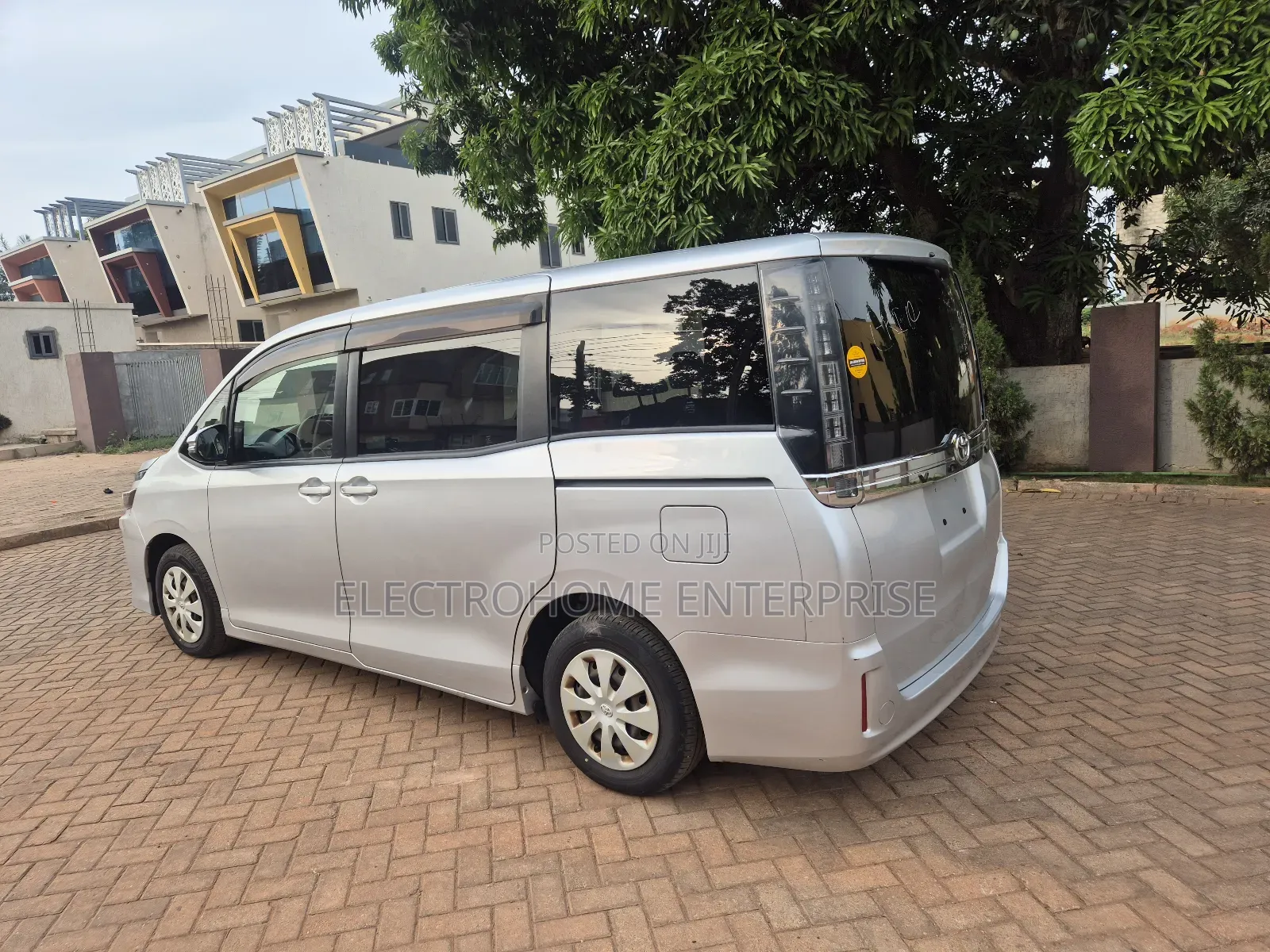 Toyota Voxy 2016 Silver