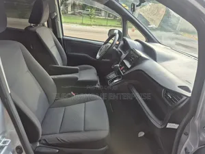 Toyota Voxy 2016 Silver