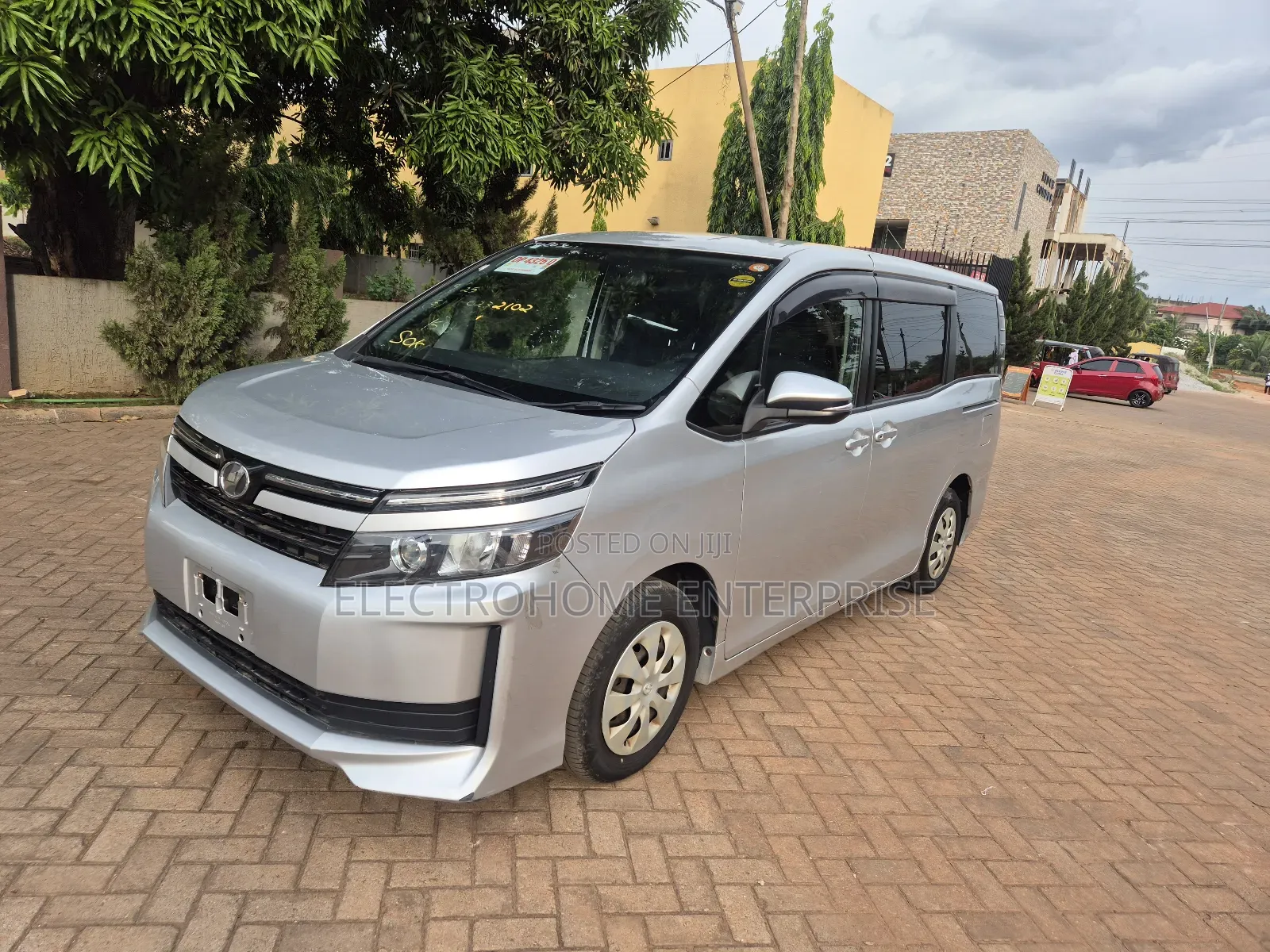 Toyota Voxy 2016 Silver