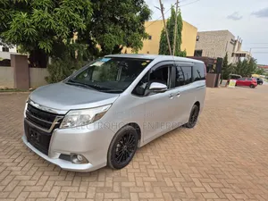 Toyota Esquire 2016 Silver