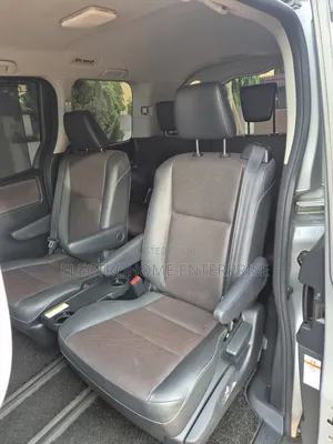 Toyota Esquire 2016 Silver