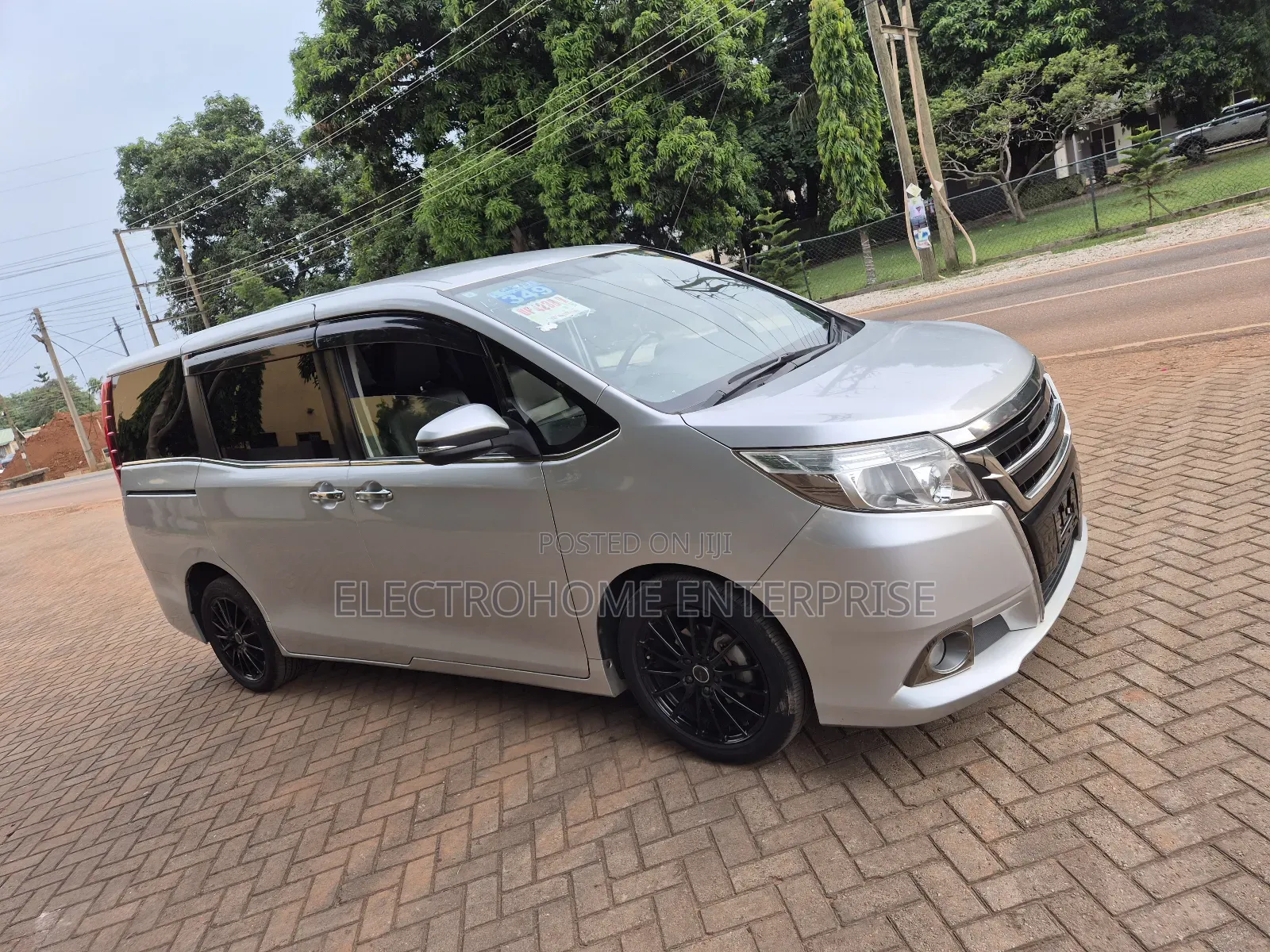 Toyota Esquire 2016 Silver