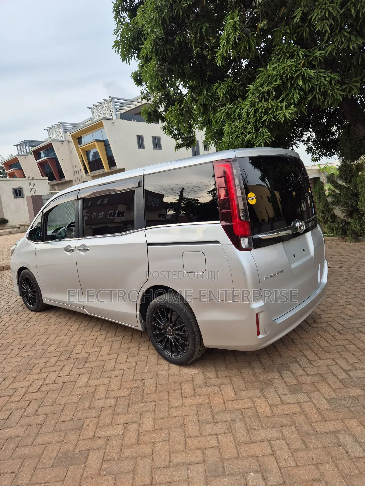 Toyota Esquire 2016 Silver