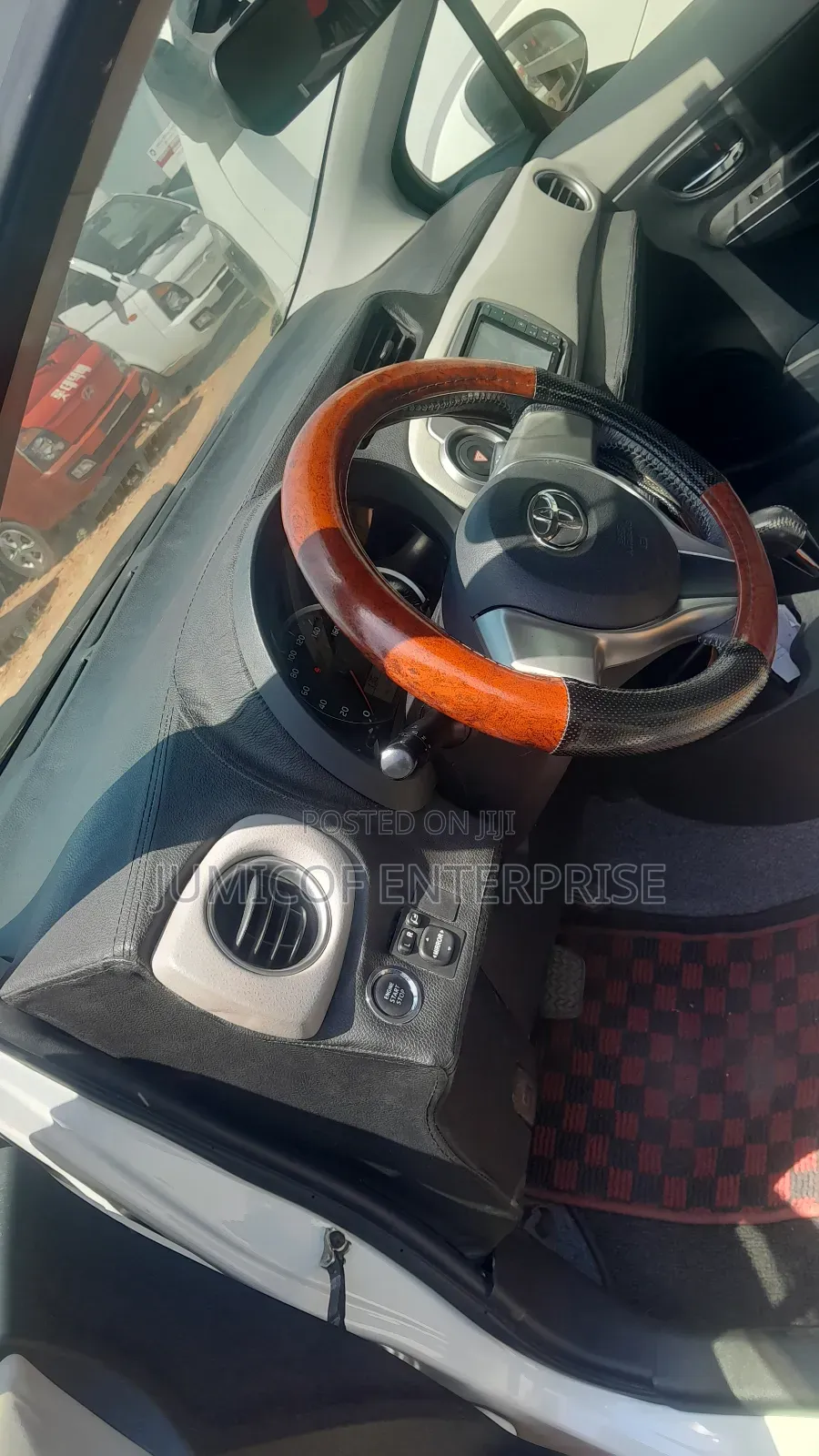 Toyota Vitz 2012 White