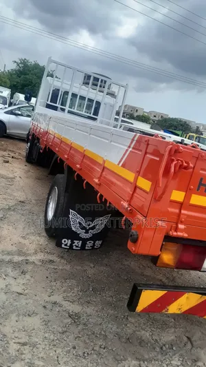 Hyundai Gold Truck (6 Holes)