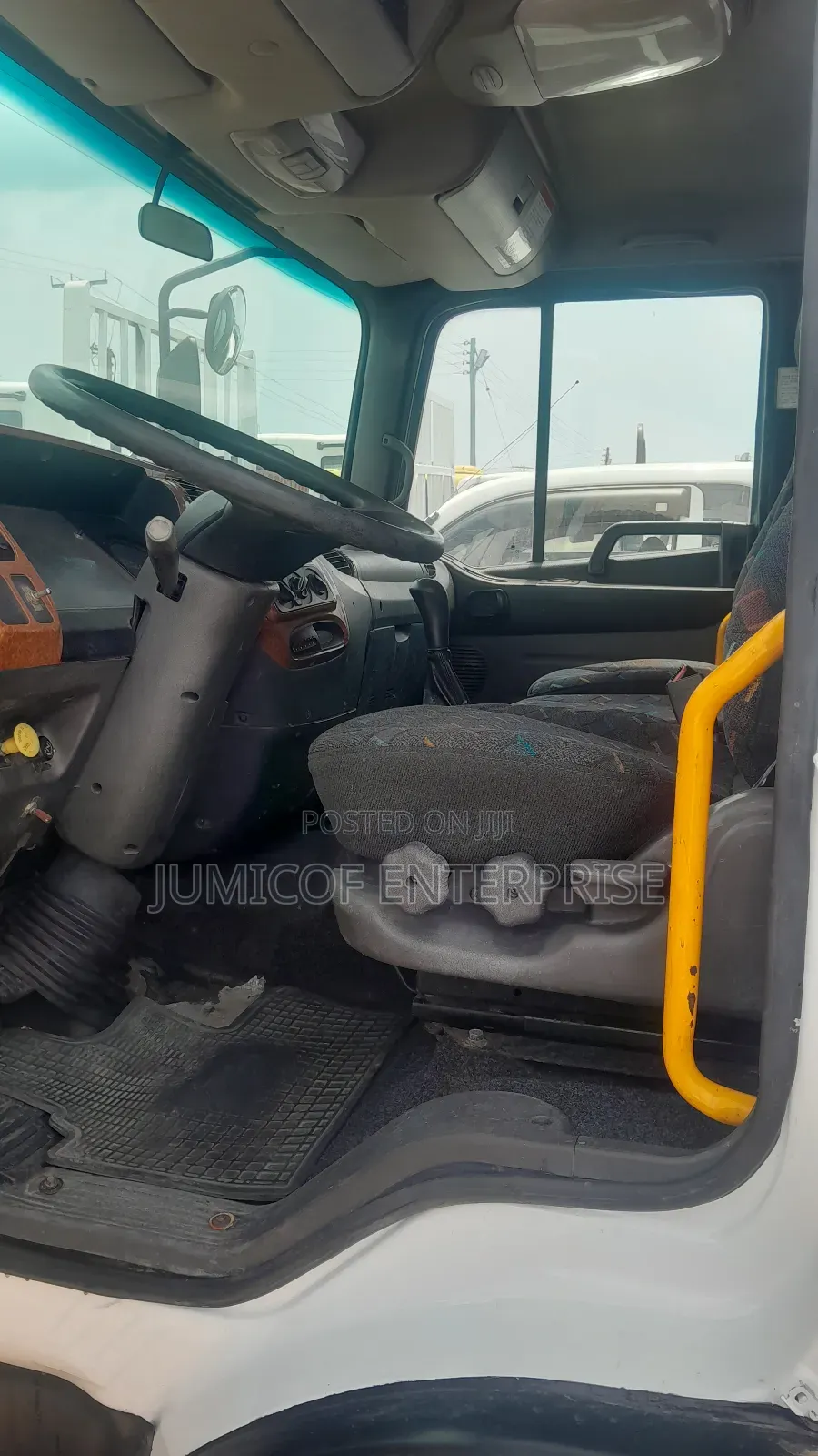 Hyundai Gold Truck (6 Holes)