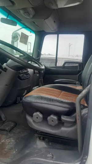 Hyundai Gold Truck (6 Holes)