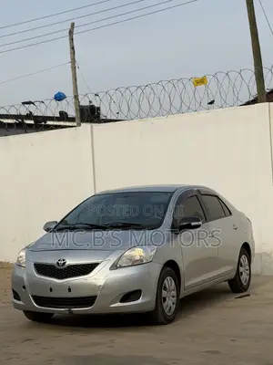 Toyota Belta 2013 Silver