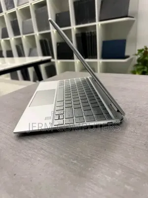New Laptop HP Spectra 13 16GB Intel Core i7 SSD 512GB