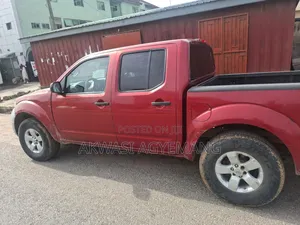 Nissan Frontier 2013 Red