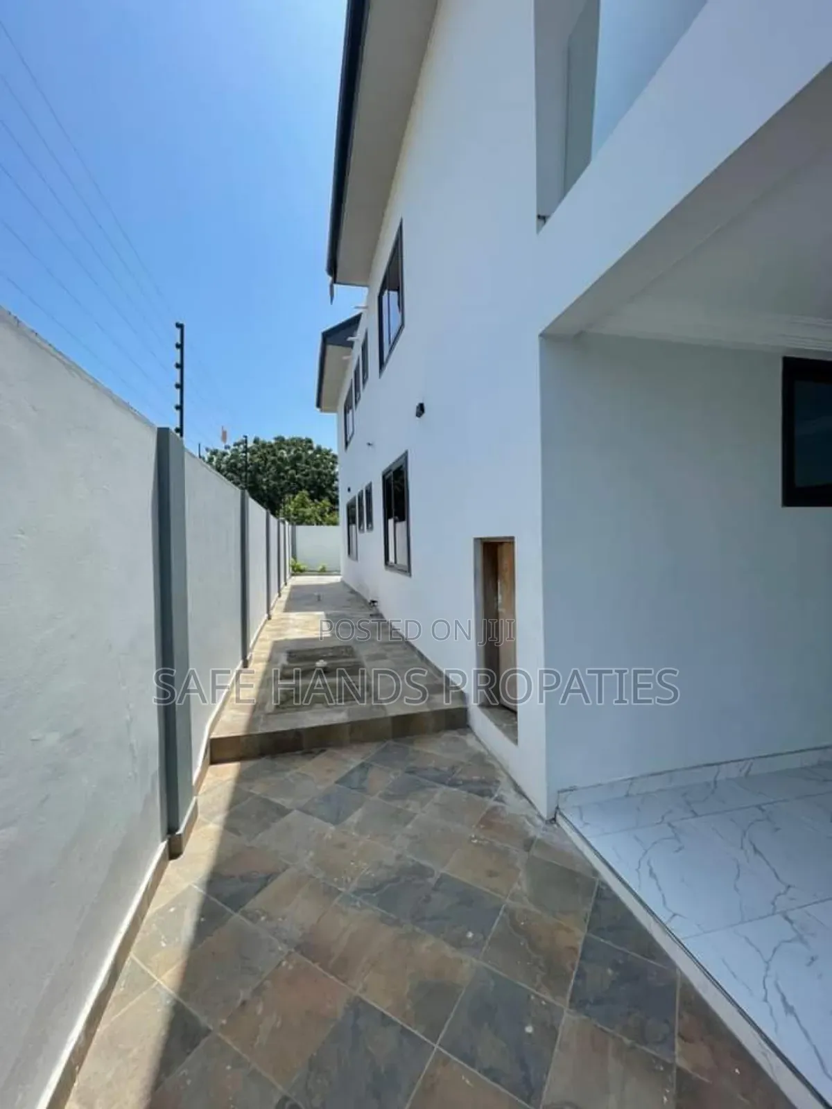 Furnished 5bdrm Mansion in Accra Metropolitan for sale