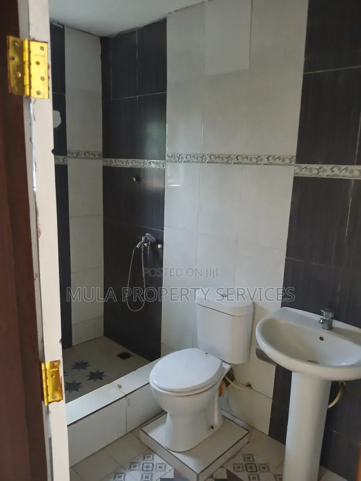 3bdrm Apartment in Mula Property, Ofankor for rent