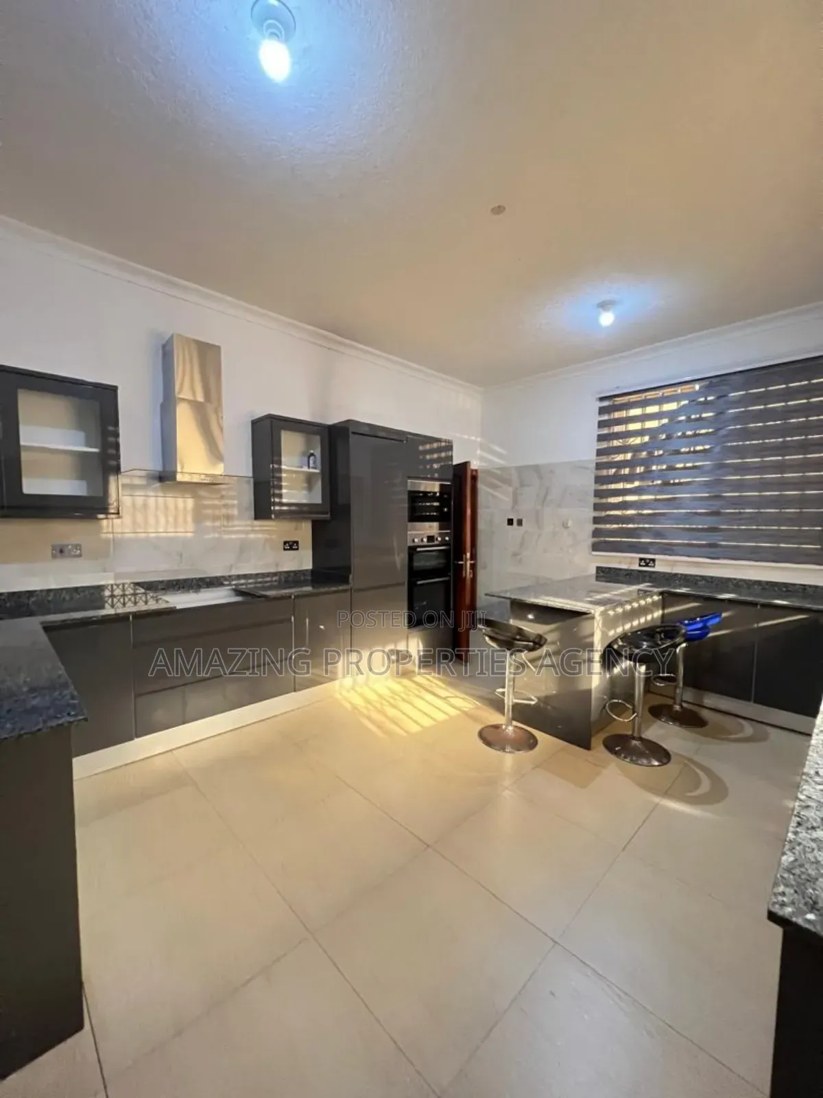 5bdrm House in Tema Community 25 for sale
