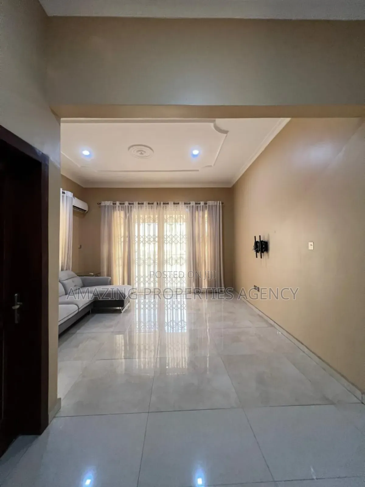 5bdrm House in Tema Community 25 for sale