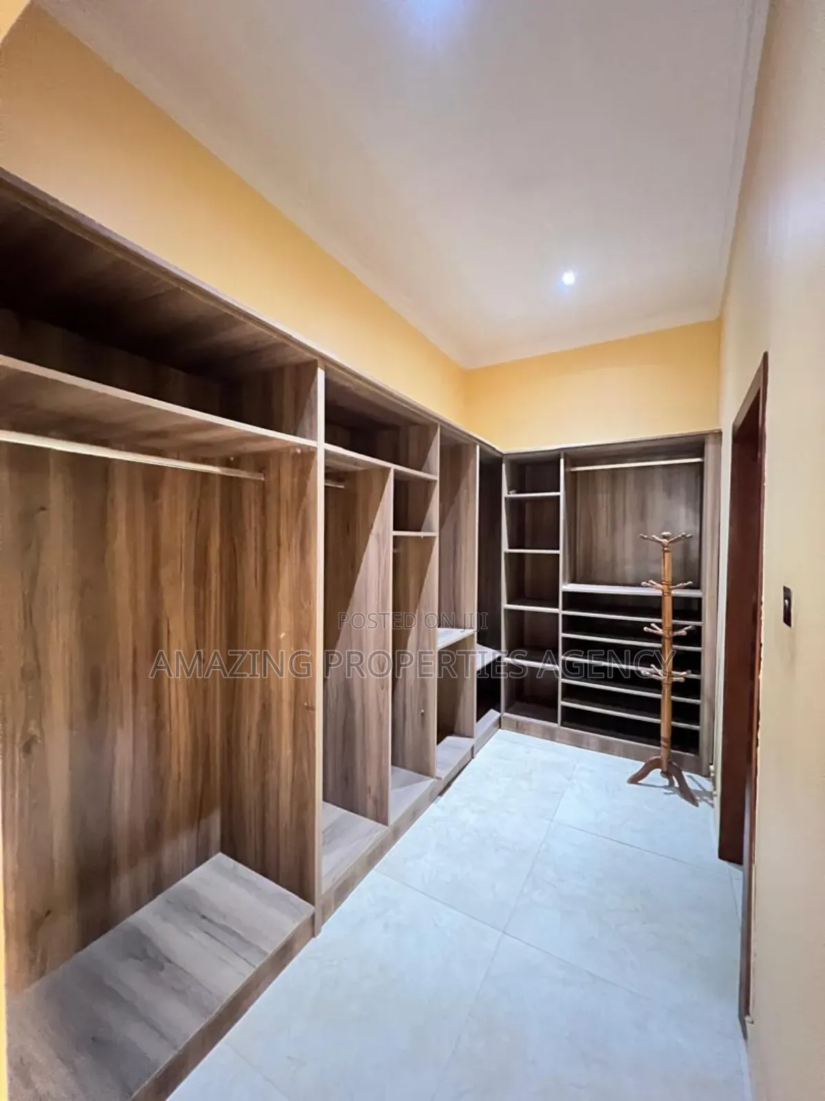5bdrm House in Tema Community 25 for sale