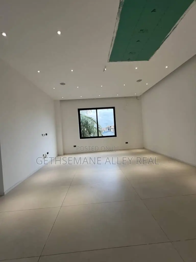5bdrm Penthouse in Gethsemeny Alley, Cantonments for sale