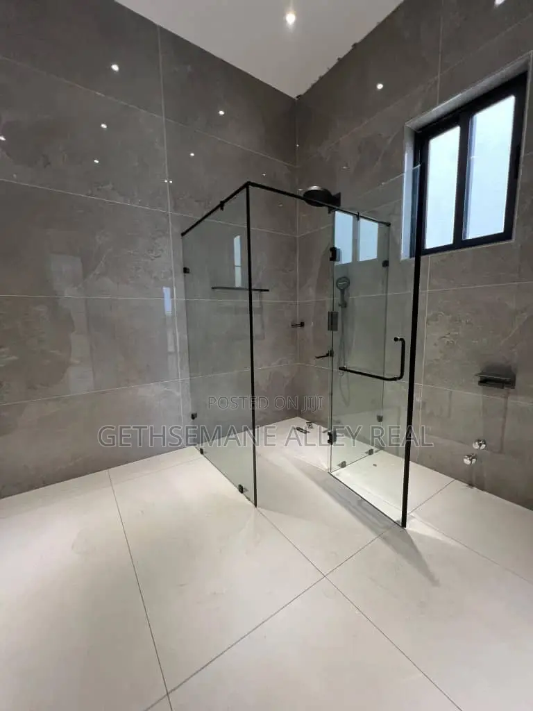 5bdrm Penthouse in Gethsemeny Alley, Cantonments for sale