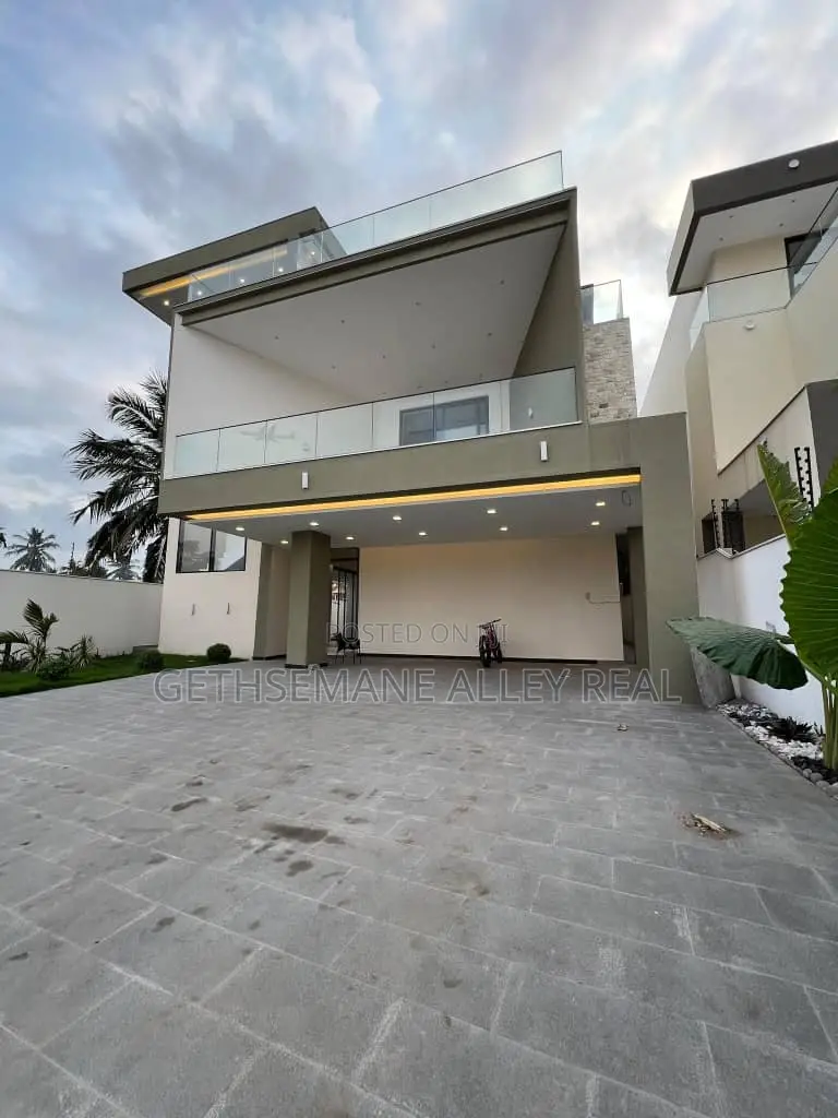 5bdrm Penthouse in Gethsemeny Alley, Cantonments for sale