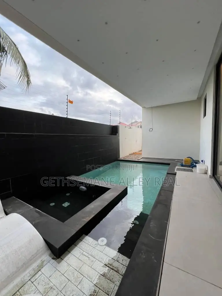 5bdrm Penthouse in Gethsemeny Alley, Cantonments for sale