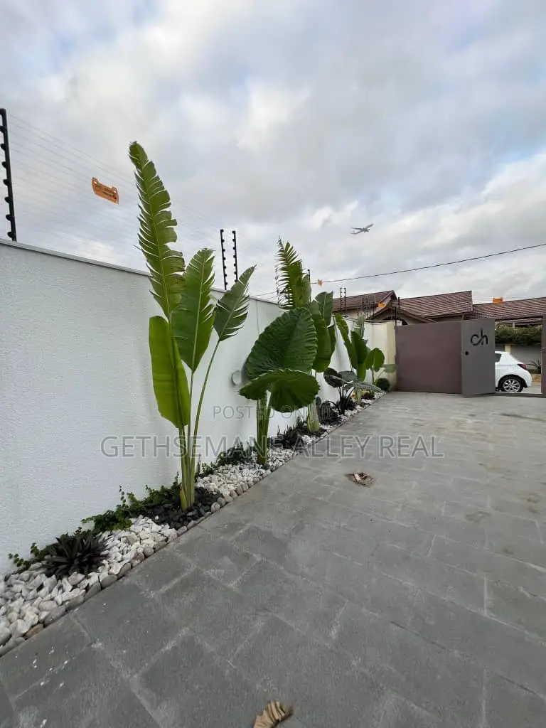 5bdrm Penthouse in Gethsemeny Alley, Cantonments for sale