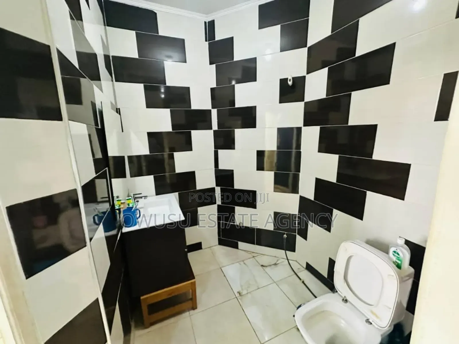 5bdrm House in Santasi Nkronza, Kumasi Metropolitan for sale