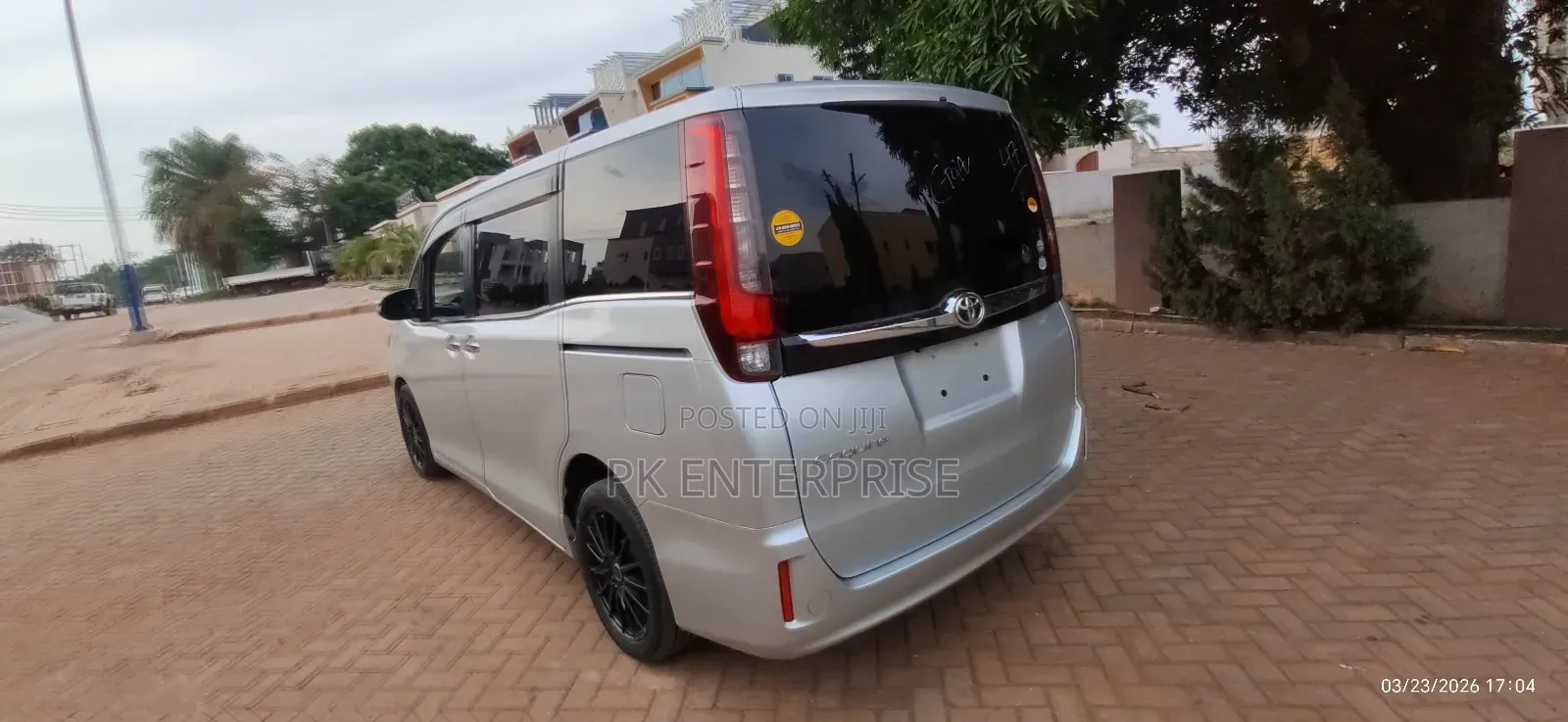 Toyota Esquire 2015 Silver