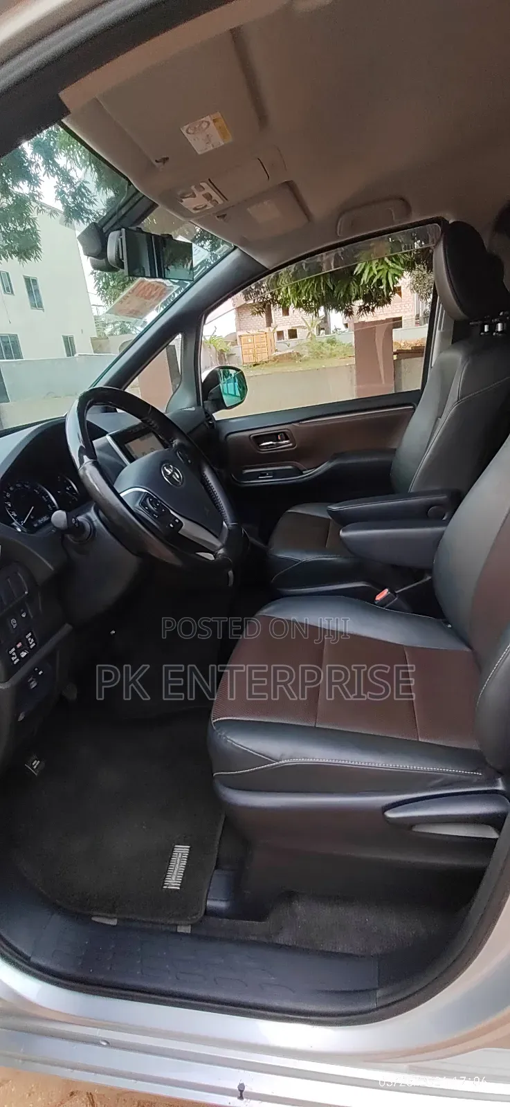 Toyota Esquire 2015 Silver