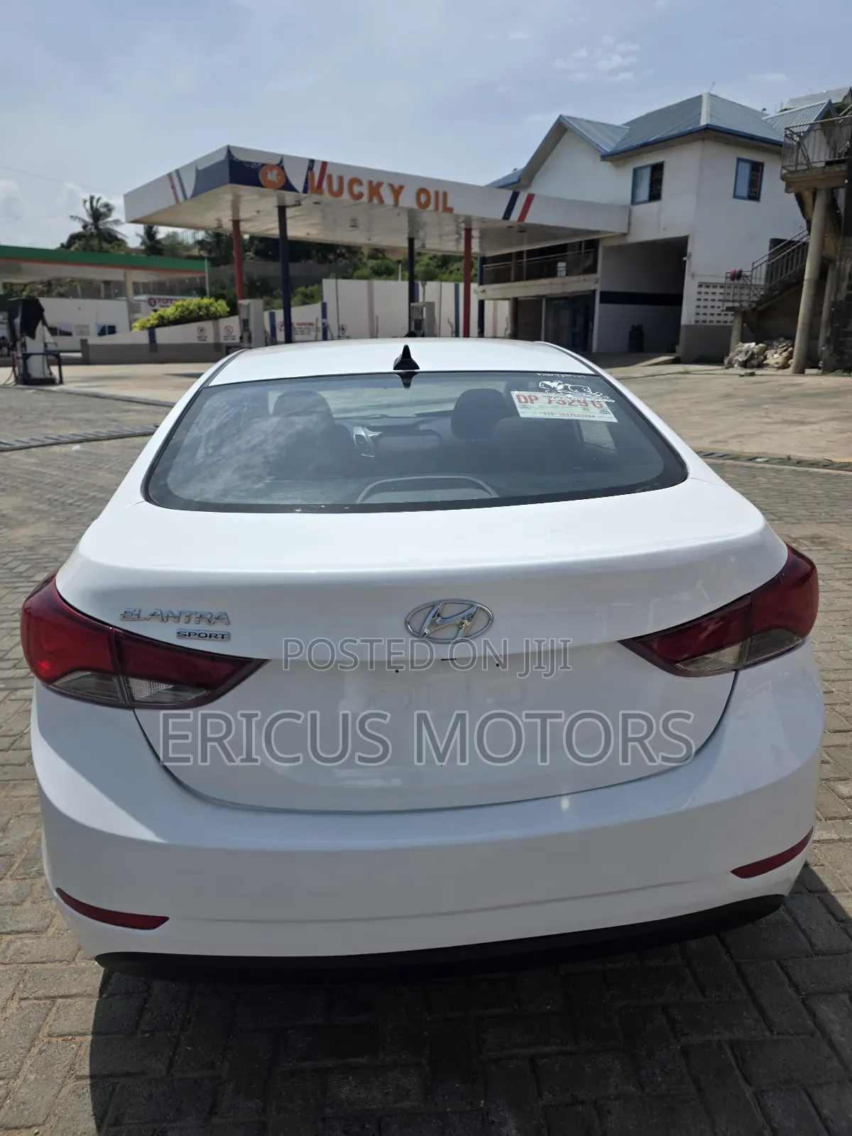 Hyundai Elantra Limited Sedan FWD (1.8L 4cyl 6A) 2016 White