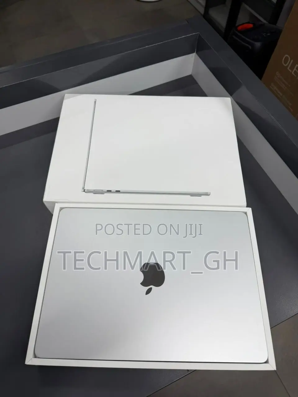 New Laptop Apple MacBook Air 2022 M2 16GB Apple M2 SSD 256GB