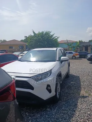 Toyota RAV4 XLE 2022 White
