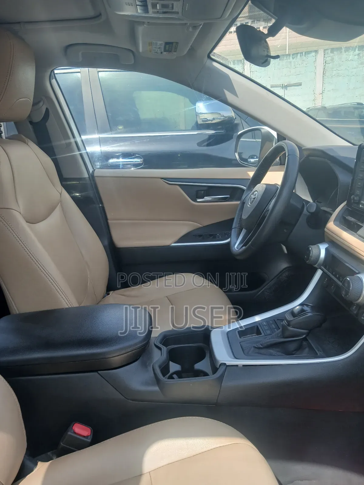 Toyota RAV4 XLE 2022 White