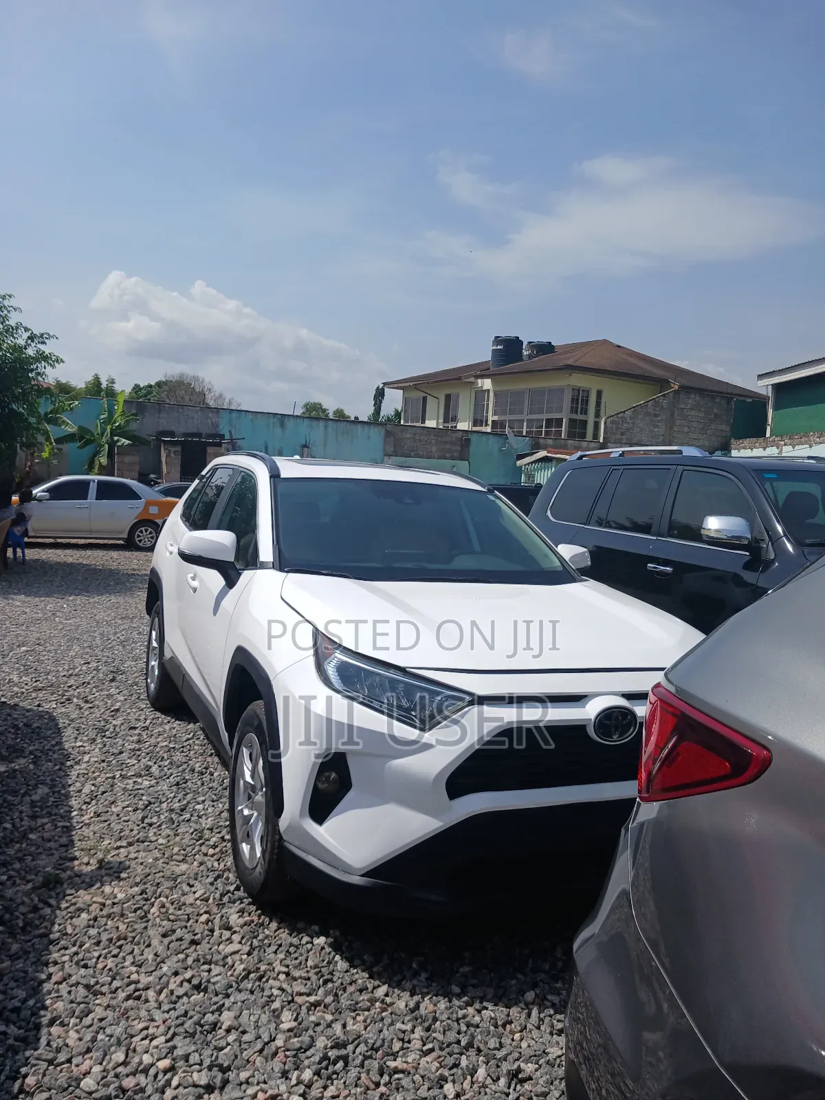 Toyota RAV4 XLE 2022 White