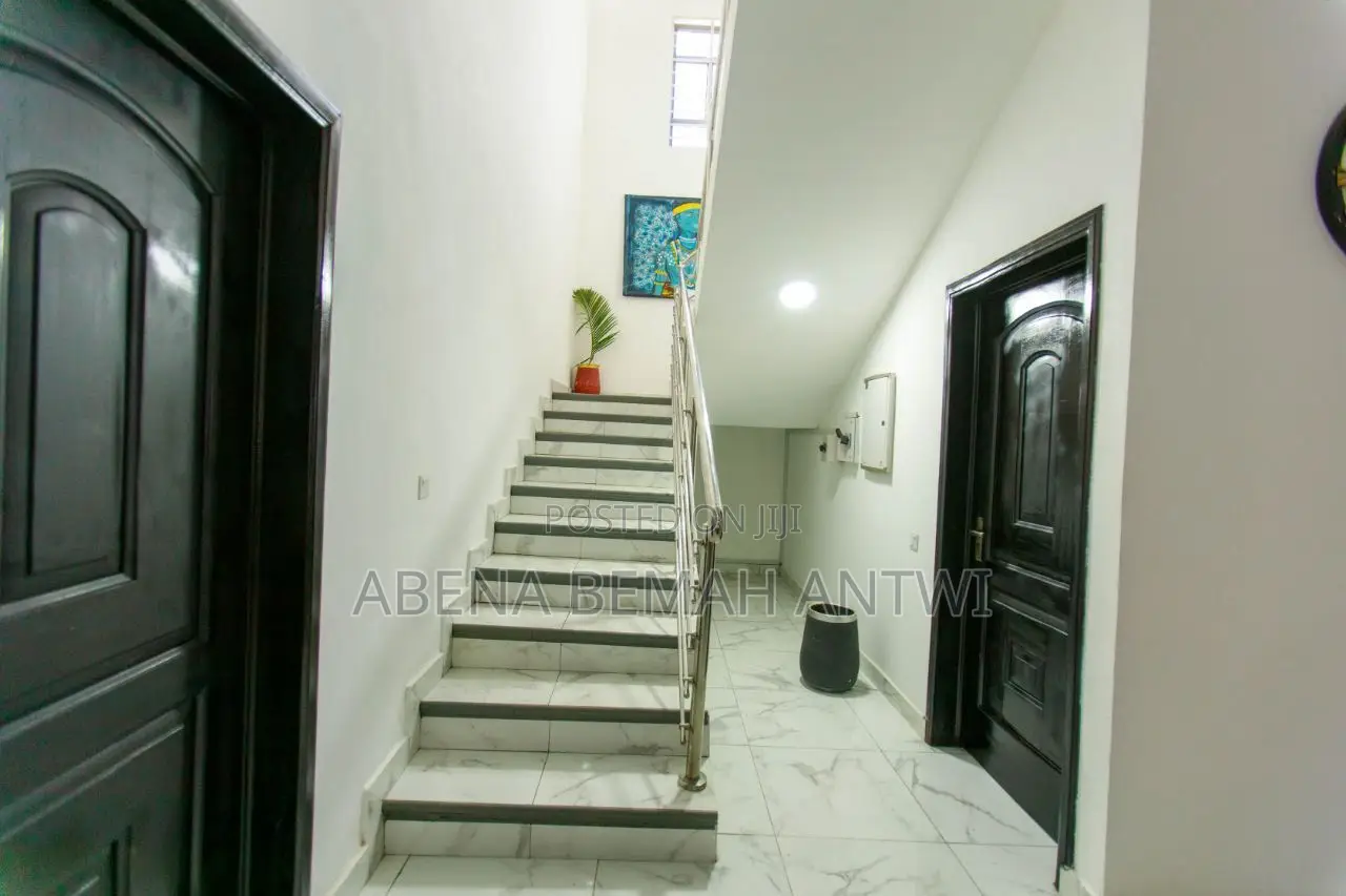 4bdrm House in Lakeside Estate for sale