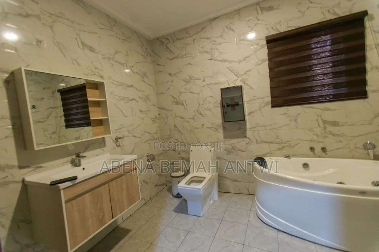 4bdrm House in Lakeside Estate for sale