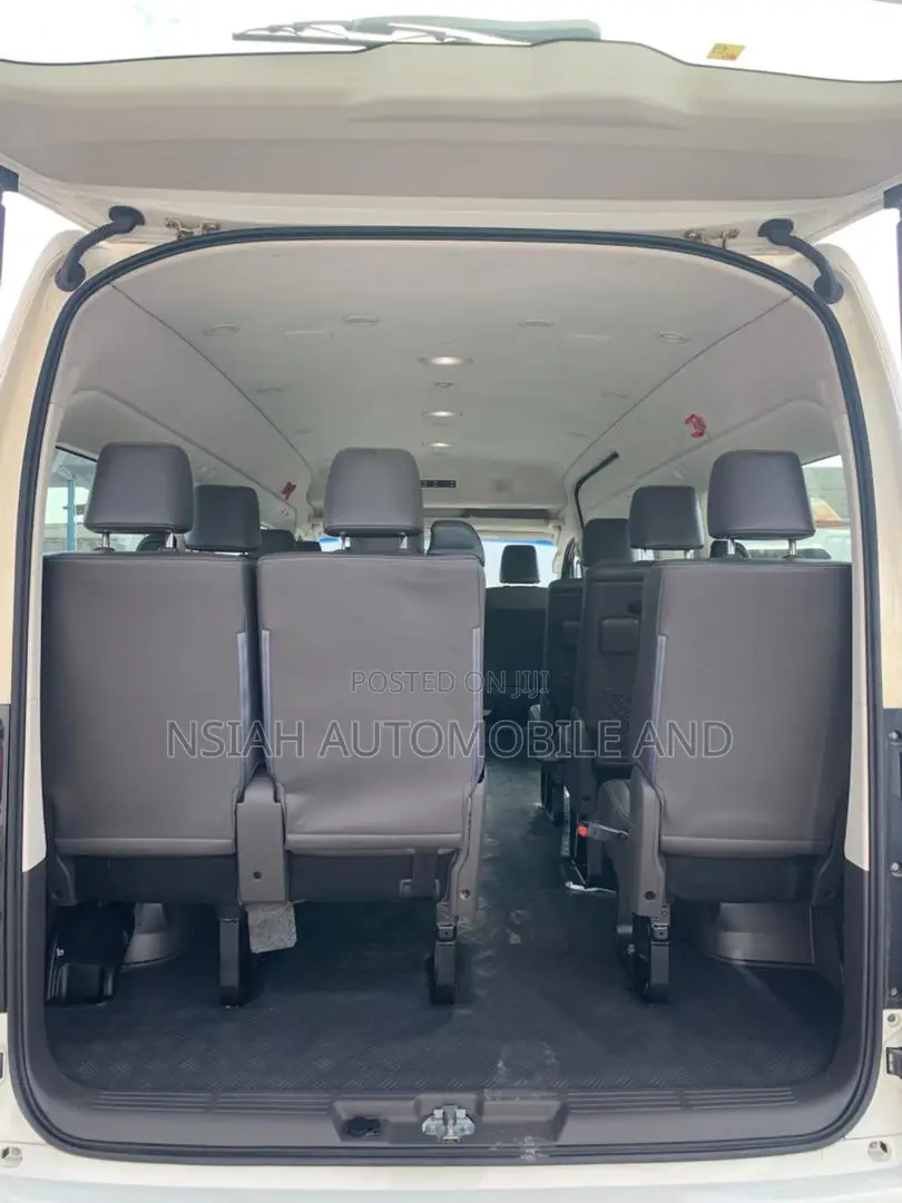 Toyota HiAce 2021 White
