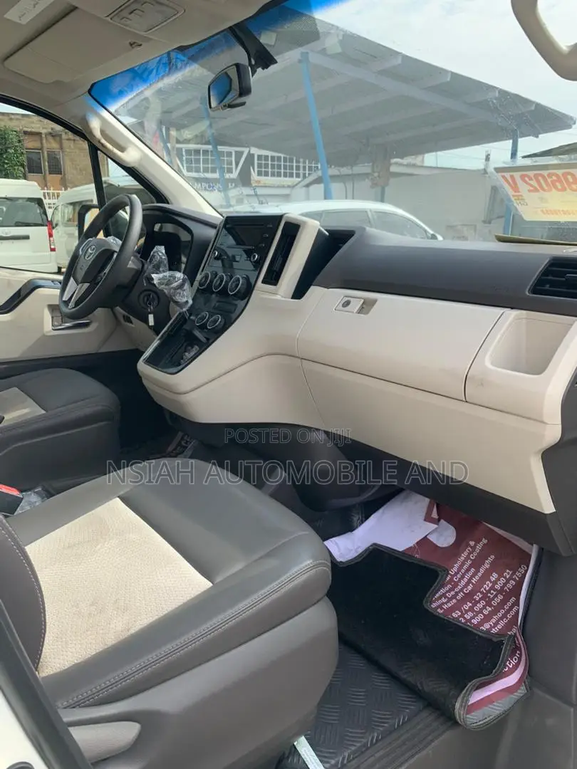Toyota HiAce 2021 White