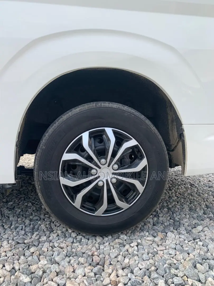 Toyota HiAce 2021 White