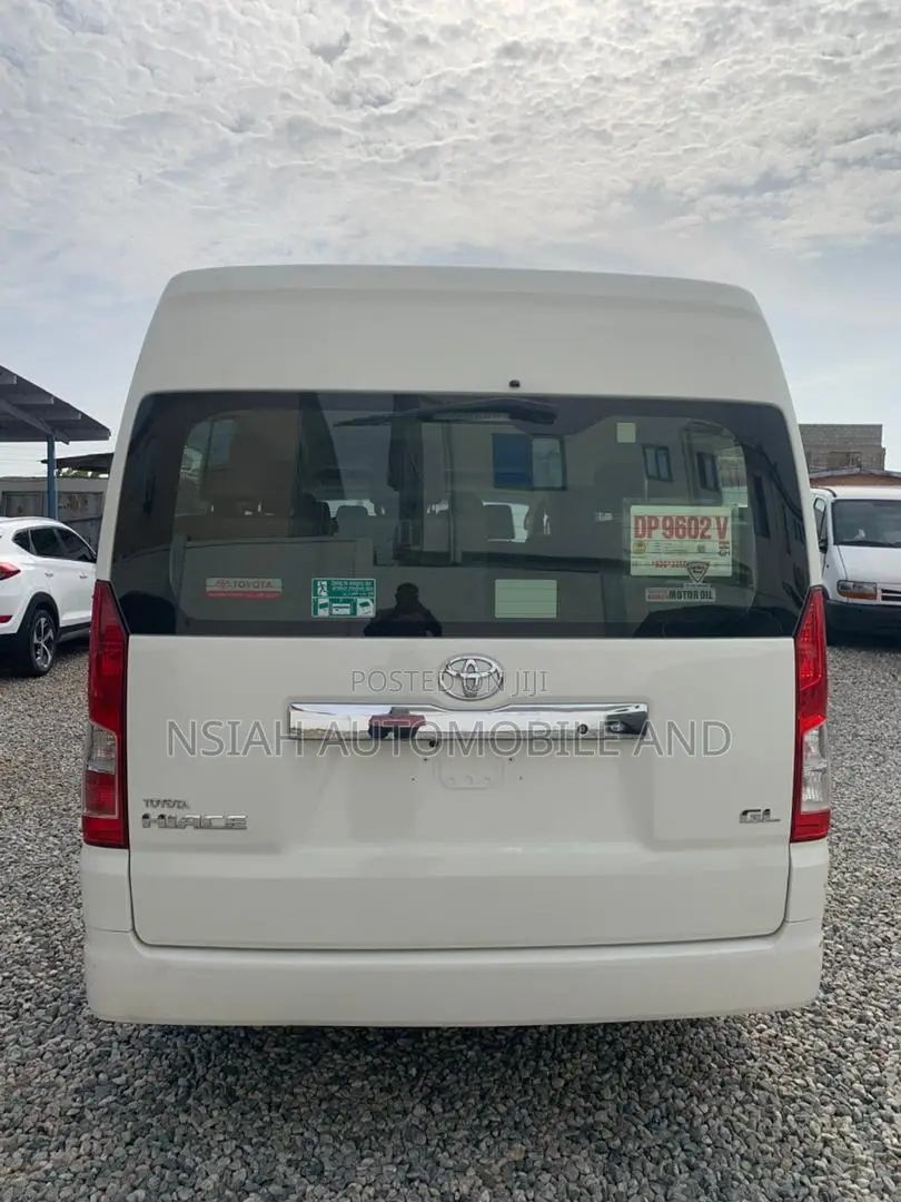 Toyota HiAce 2021 White