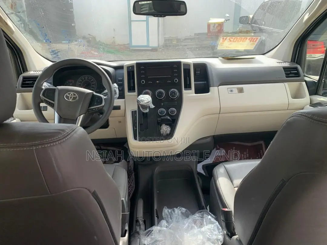 Toyota HiAce 2021 White