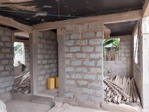 5bdrm House in Pokuase for sale
