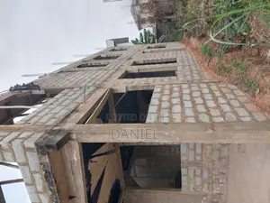 5bdrm House in Pokuase for sale