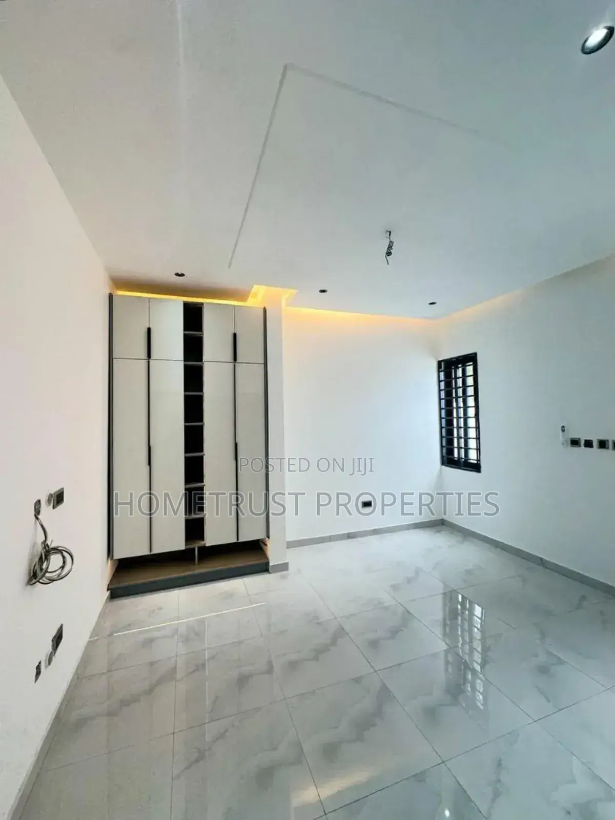 3bdrm Duplex in Lakeside for sale