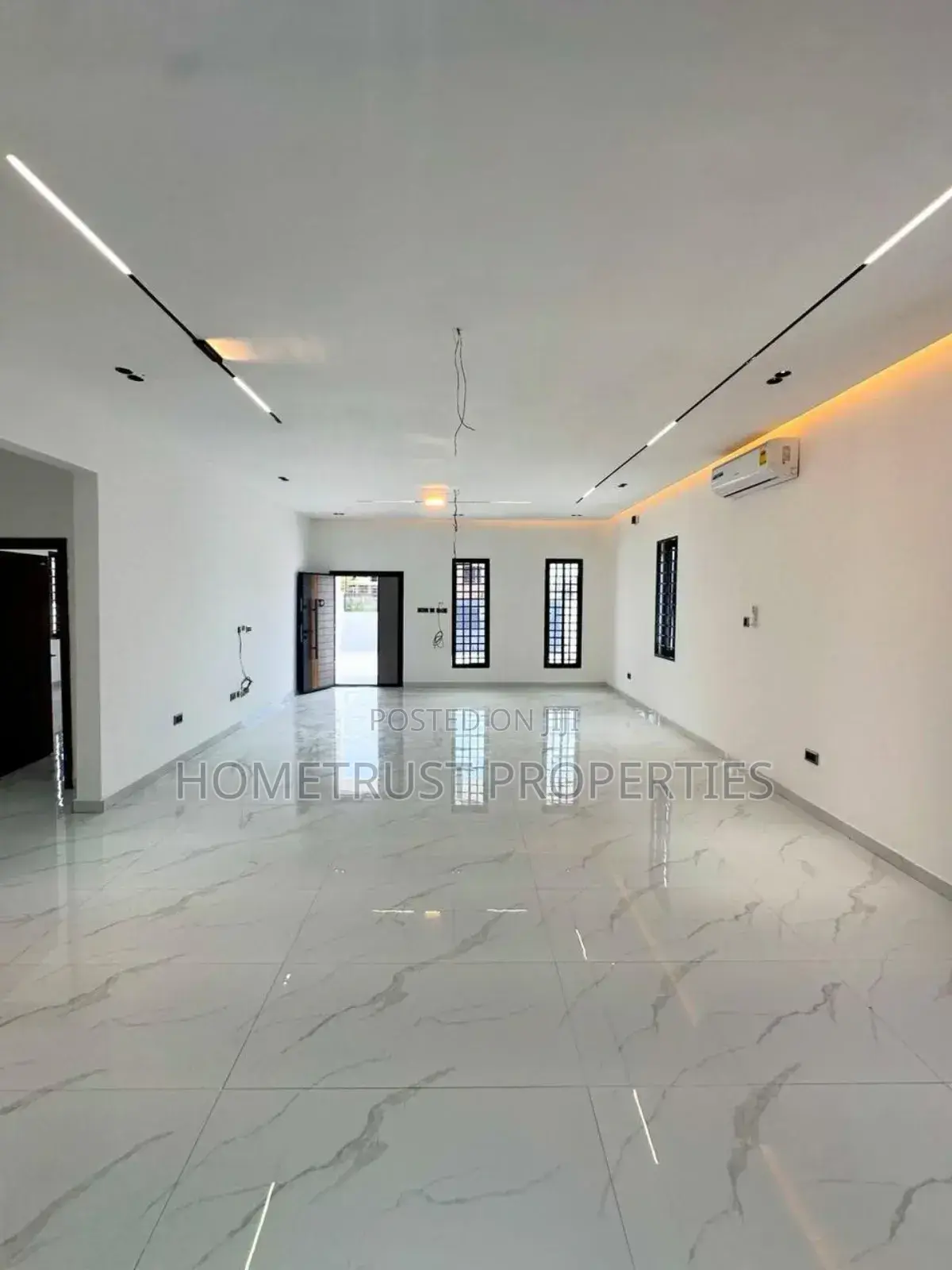 3bdrm Duplex in Lakeside for sale