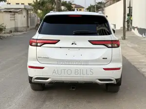 Mitsubishi Outlander SE Launch Edition 2022 White