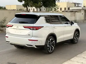 Mitsubishi Outlander SE Launch Edition 2022 White