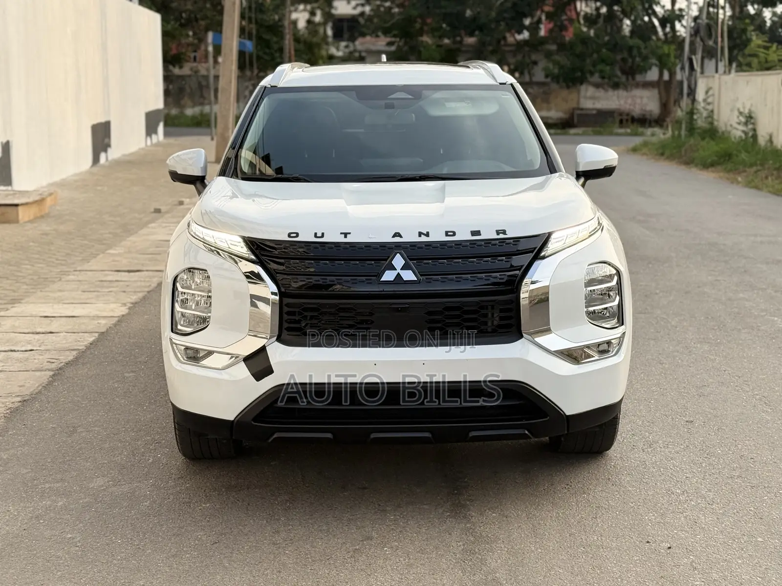 Mitsubishi Outlander SE Launch Edition 2022 White