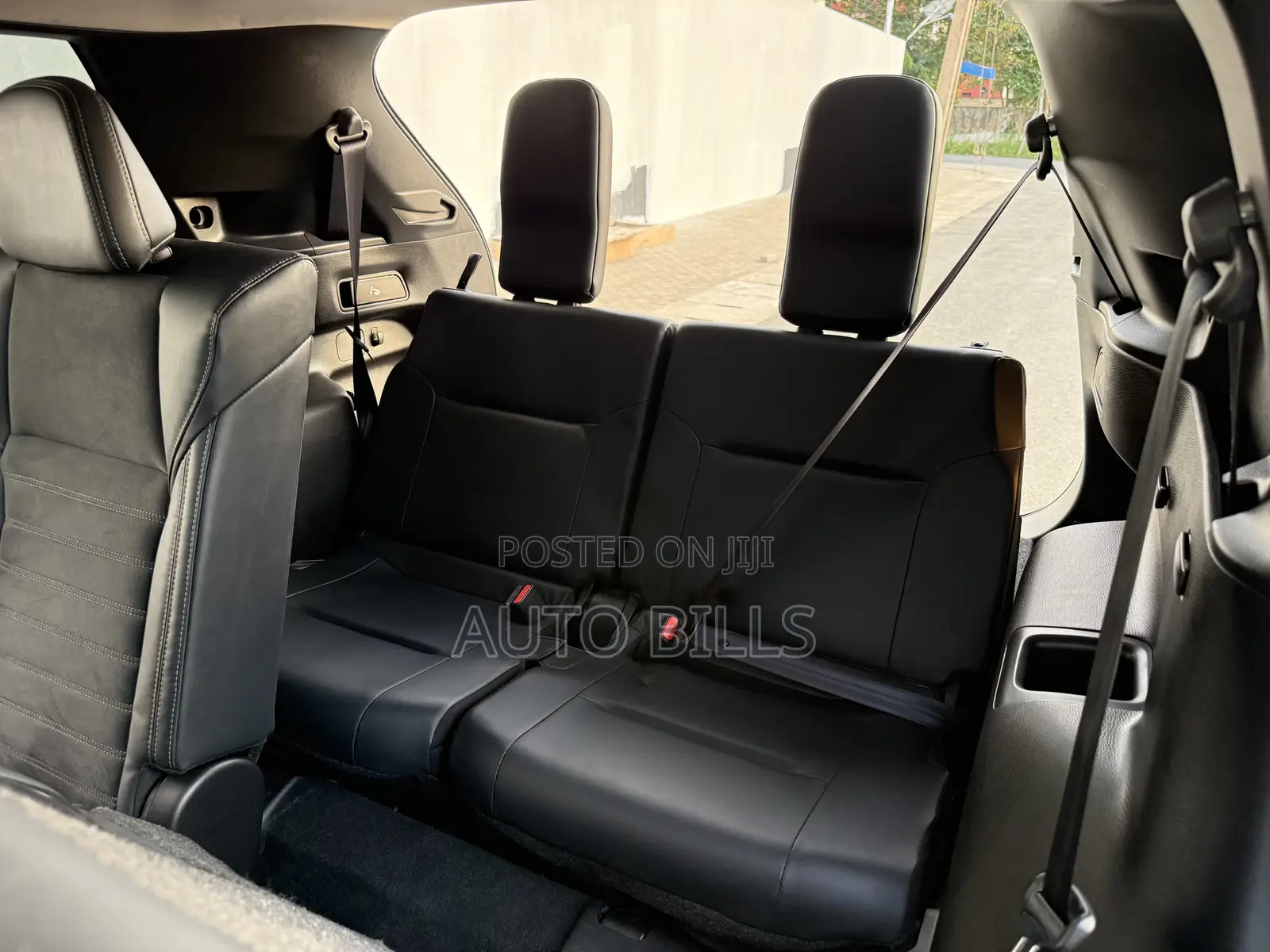 Mitsubishi Outlander SE Launch Edition 2022 White