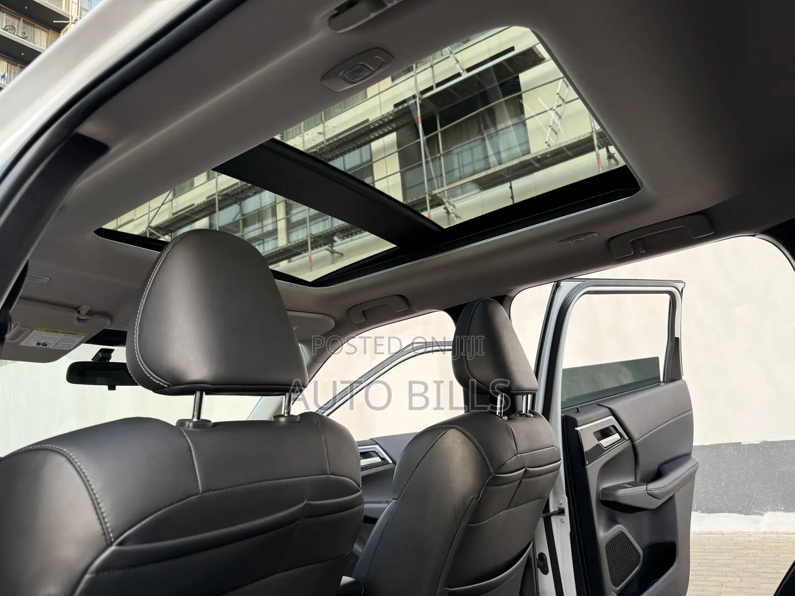 Mitsubishi Outlander SE Launch Edition 2022 White