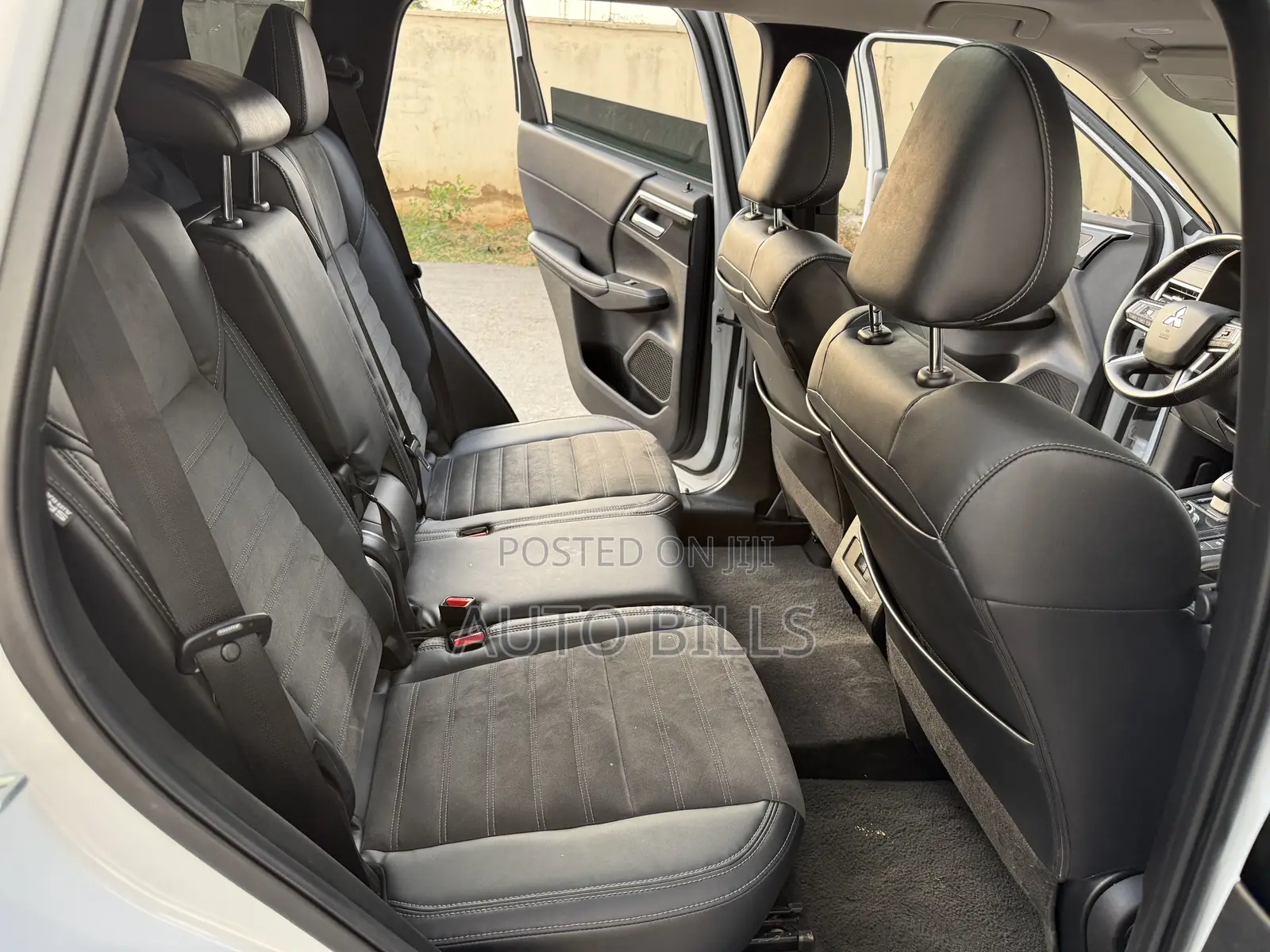Mitsubishi Outlander SE Launch Edition 2022 White