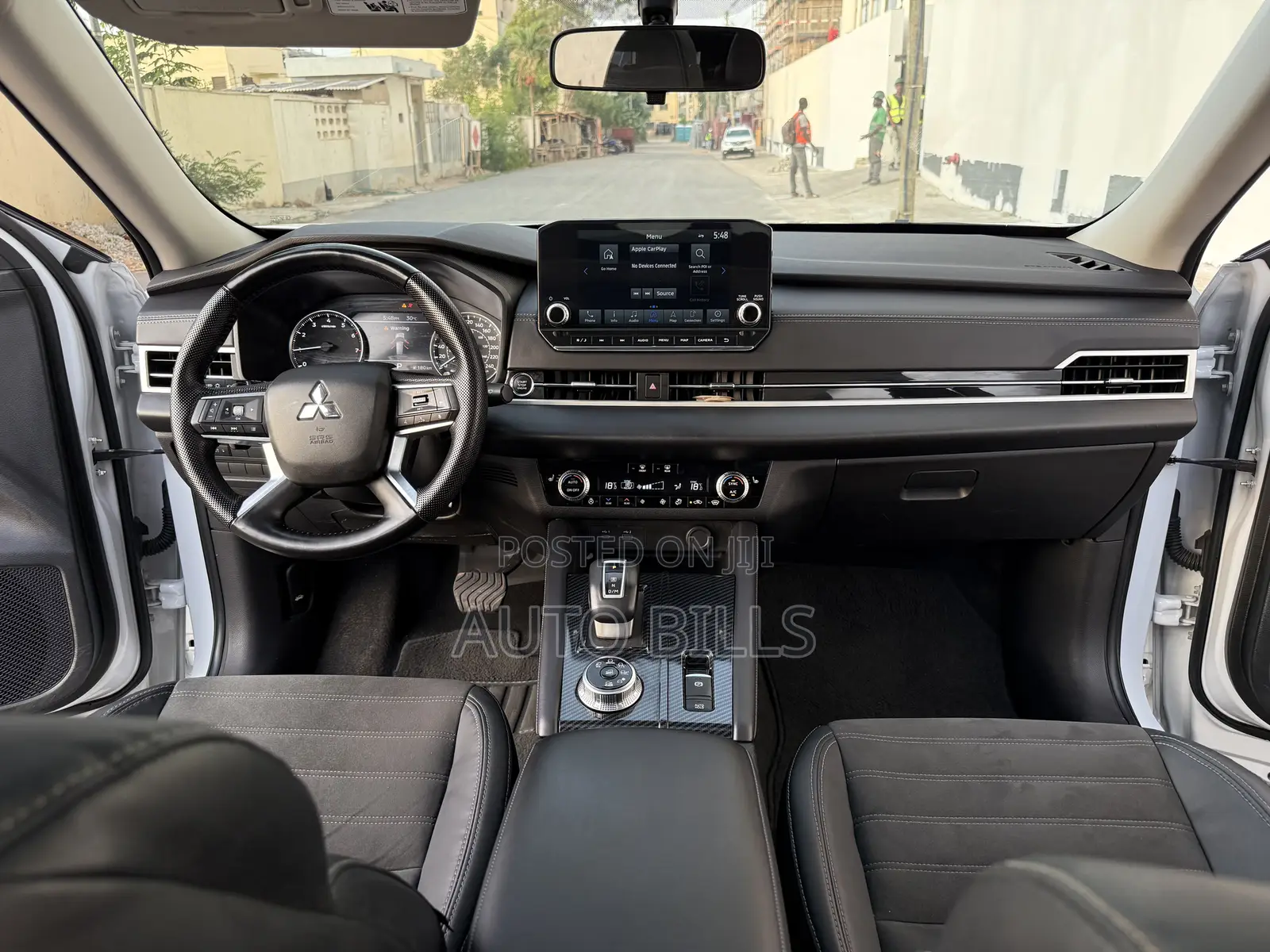 Mitsubishi Outlander SE Launch Edition 2022 White